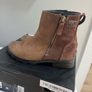Sorel emelie Chelsea 7.5 boots zipper